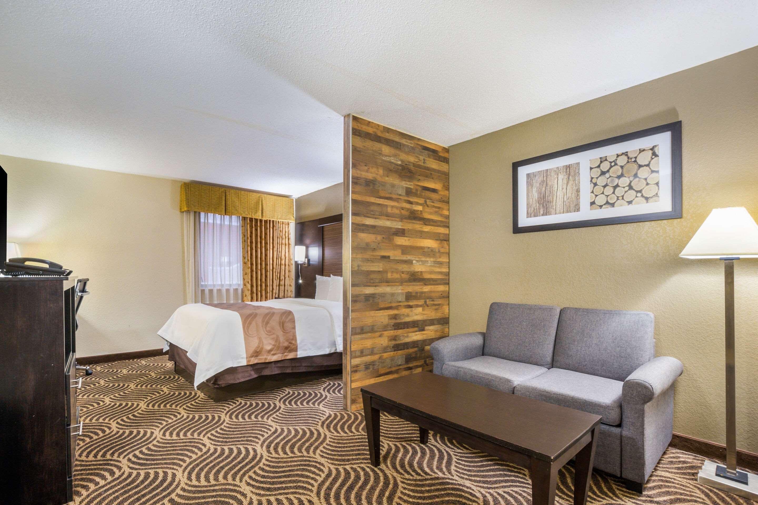 Quality Inn & Suites Florence - Cincinnati South Екстериор снимка