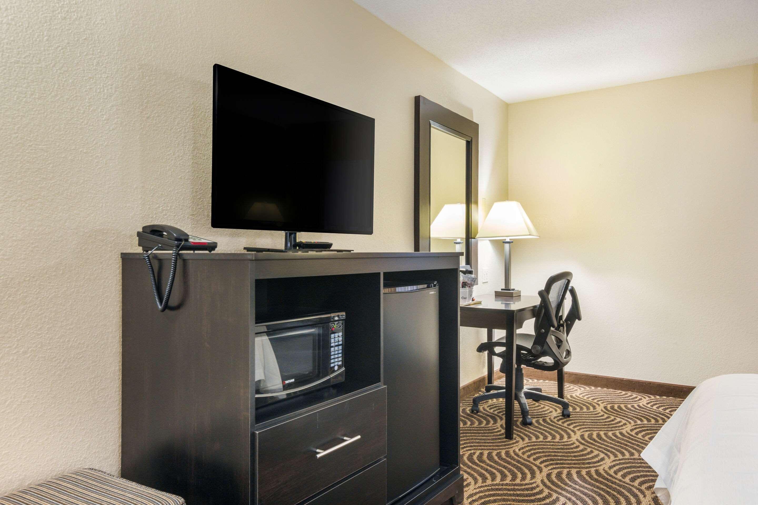 Quality Inn & Suites Florence - Cincinnati South Екстериор снимка